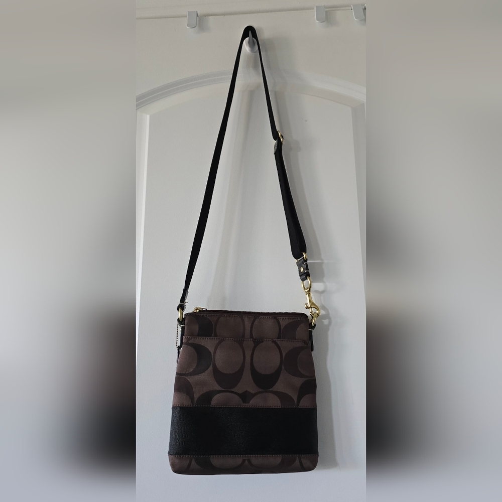 Vintage Coach Kitt Crossbody Bag Purse Brass Hardware New Condition - Picture 5 of 11